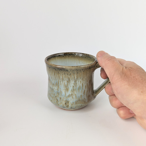 流れるグリーンのマグカップ　　　【カフェ　手仕事　民藝　窯元　和　陶器】 4枚目の画像
