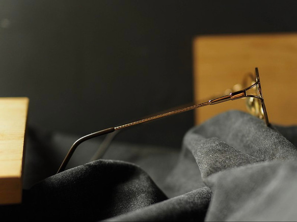 亮金簡約設計螺旋雕花鏡腳金屬鑧框古蕫 眼鏡 Japan/glasses 第6張的照片