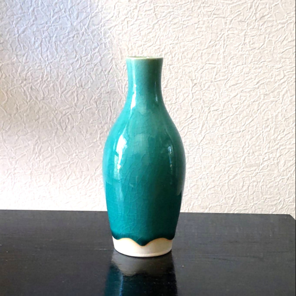 翡翠色の花瓶  A 2枚目の画像