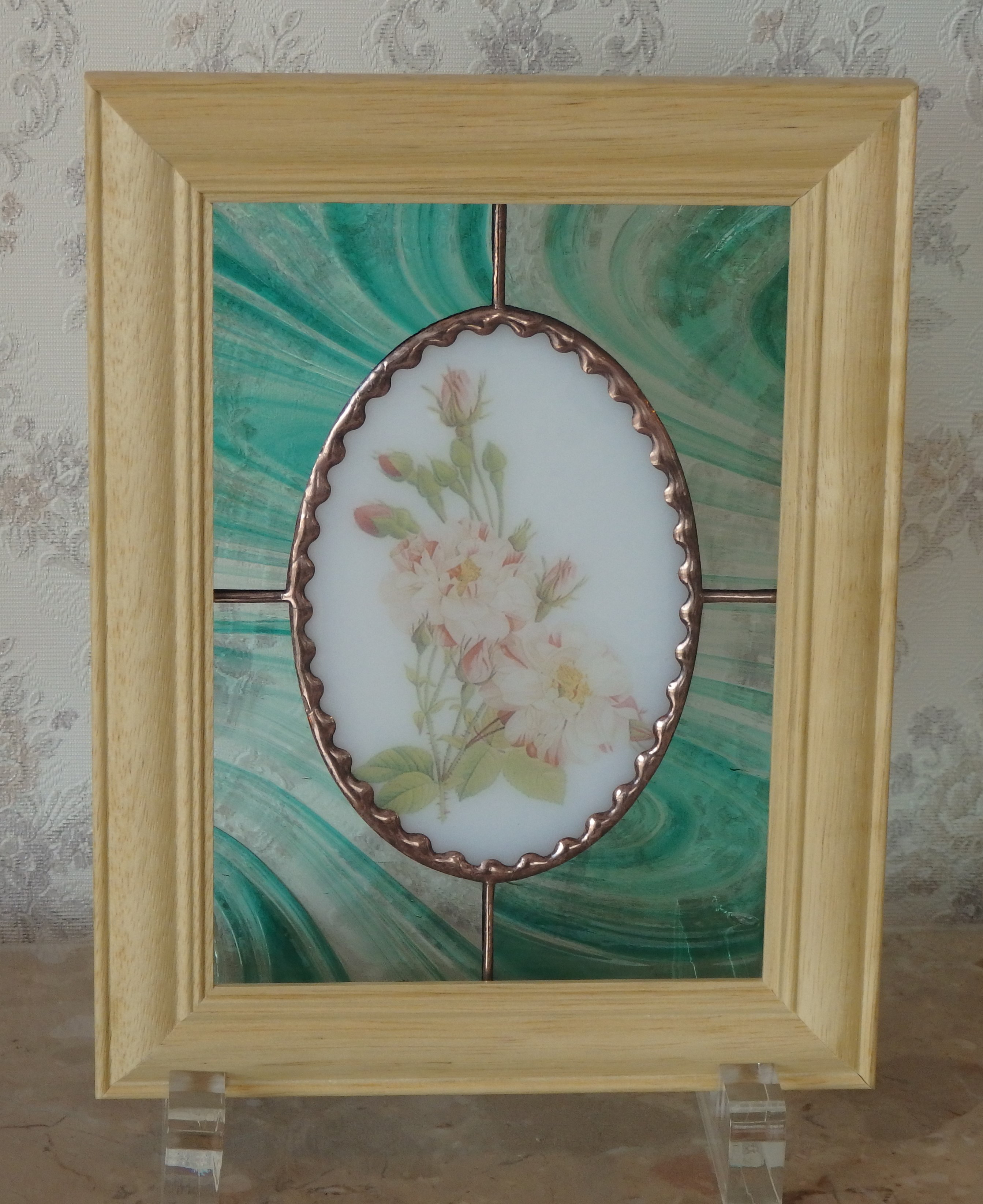 ステンドグラスの薔薇のパネル