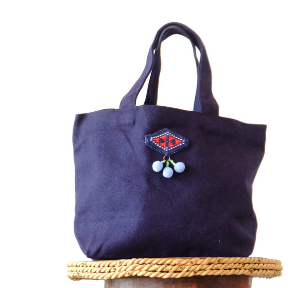 Kogin-zashi 手提包 Mini indigo [Lunch bag ☺︎ Embroidery] Chesky pom 第1張的照片