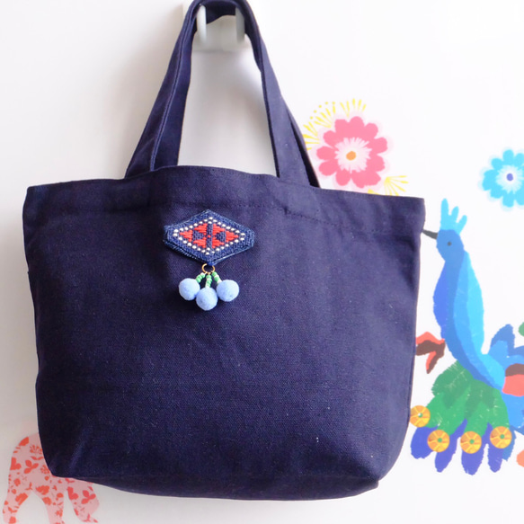 Kogin-zashi 手提包 Mini indigo [Lunch bag ☺︎ Embroidery] Chesky pom 第4張的照片