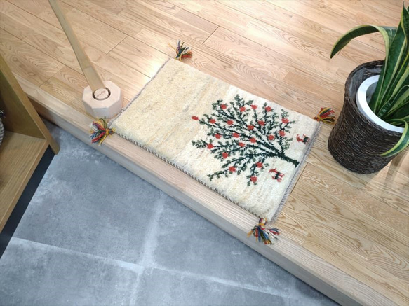 ペルシャ　ギャッベ ミニマット 39×44.5 アイボリー　ザクロの木 ペルシャ ギャッベ ミニマット 38×39 アイボリー ザクロの木