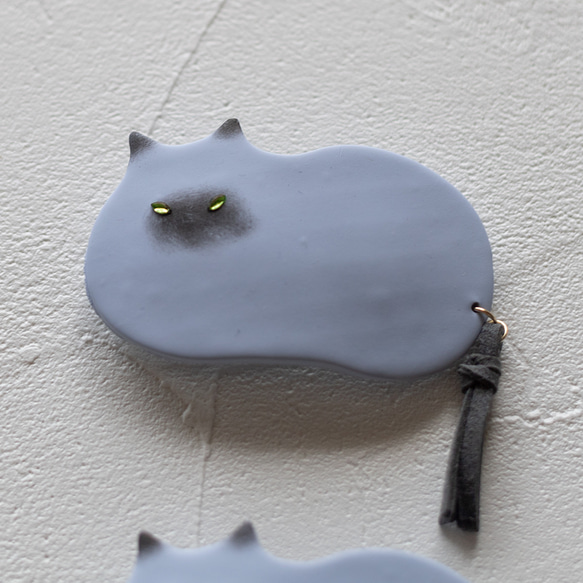 ［期間限定］しっぽが揺れる猫のバレッタ（ロシアンブルー） 4枚目の画像