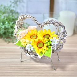 ひまわりのハート型バスケットアレンジメント アートフラワー nozomi