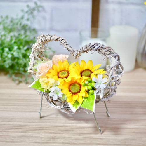 ひまわりのハート型バスケットアレンジメント アートフラワー nozomi