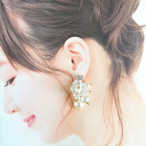 CLUE 14kgf 花びらのようなパールピアス ピアス（フック