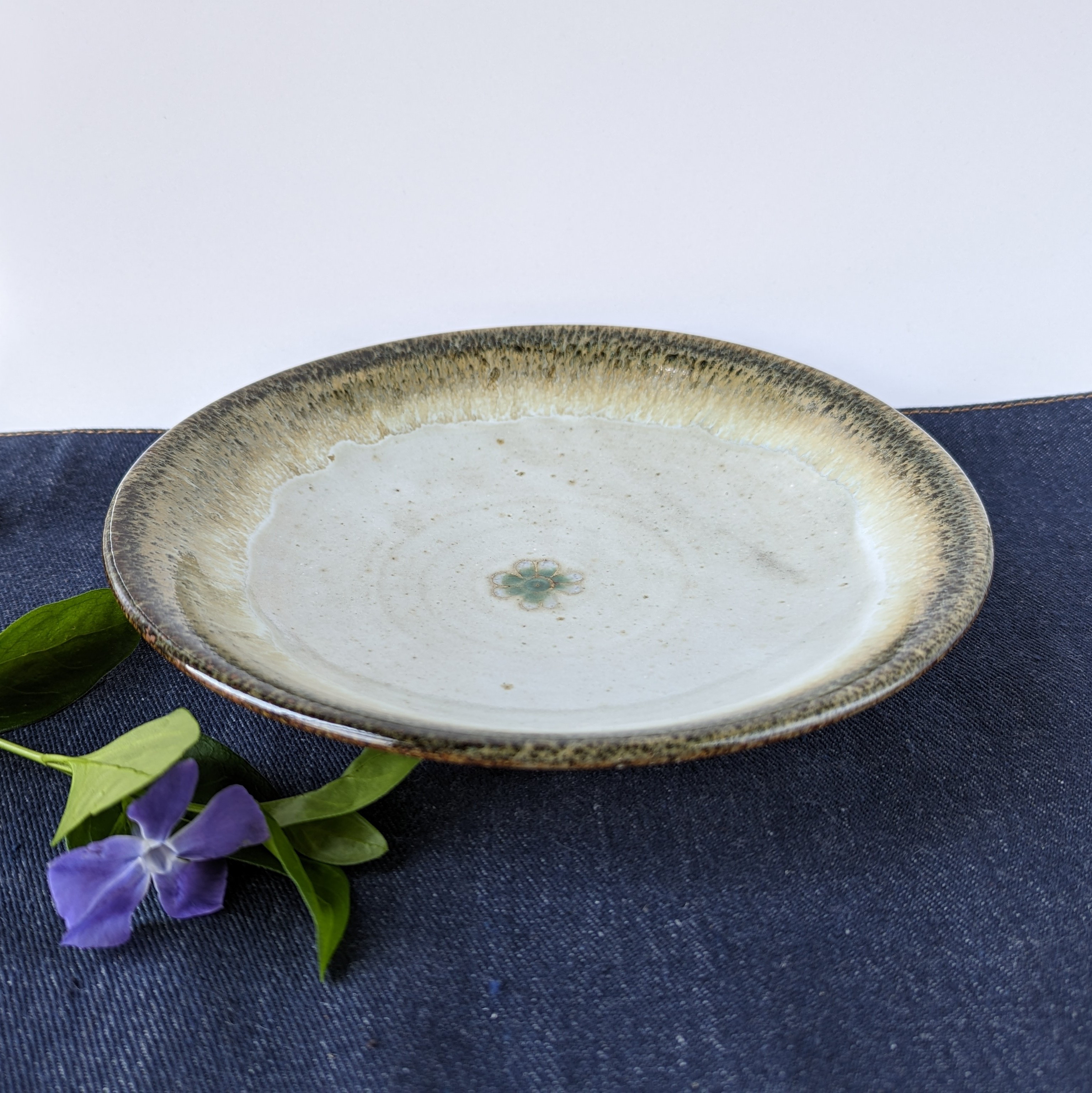 花の印花の中皿　　【プレート　カレー皿　パスタ　そうめん　手仕事　民藝　窯元　和　陶器】