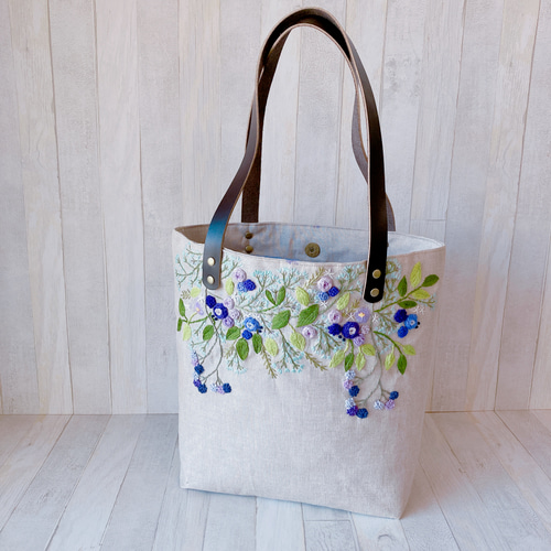 受注製作＞ハンドメイド 冬のトートバッグ 手刺繍 ライトグレー+