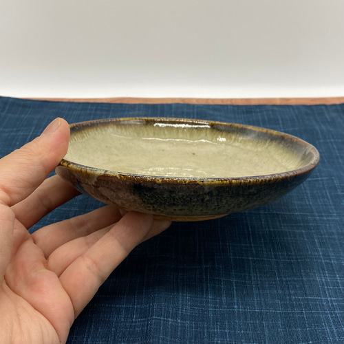 ベージュの小皿(少し大きめ) 【手仕事 窯元 和 陶器 民藝】 小皿 酒津