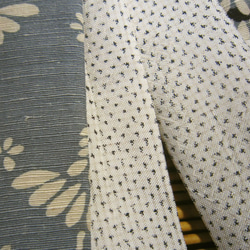 ◆◇正絹・古布：紬リメイク　白大島と染紬　たすき掛け紐１４　オリジナル 3枚目の画像