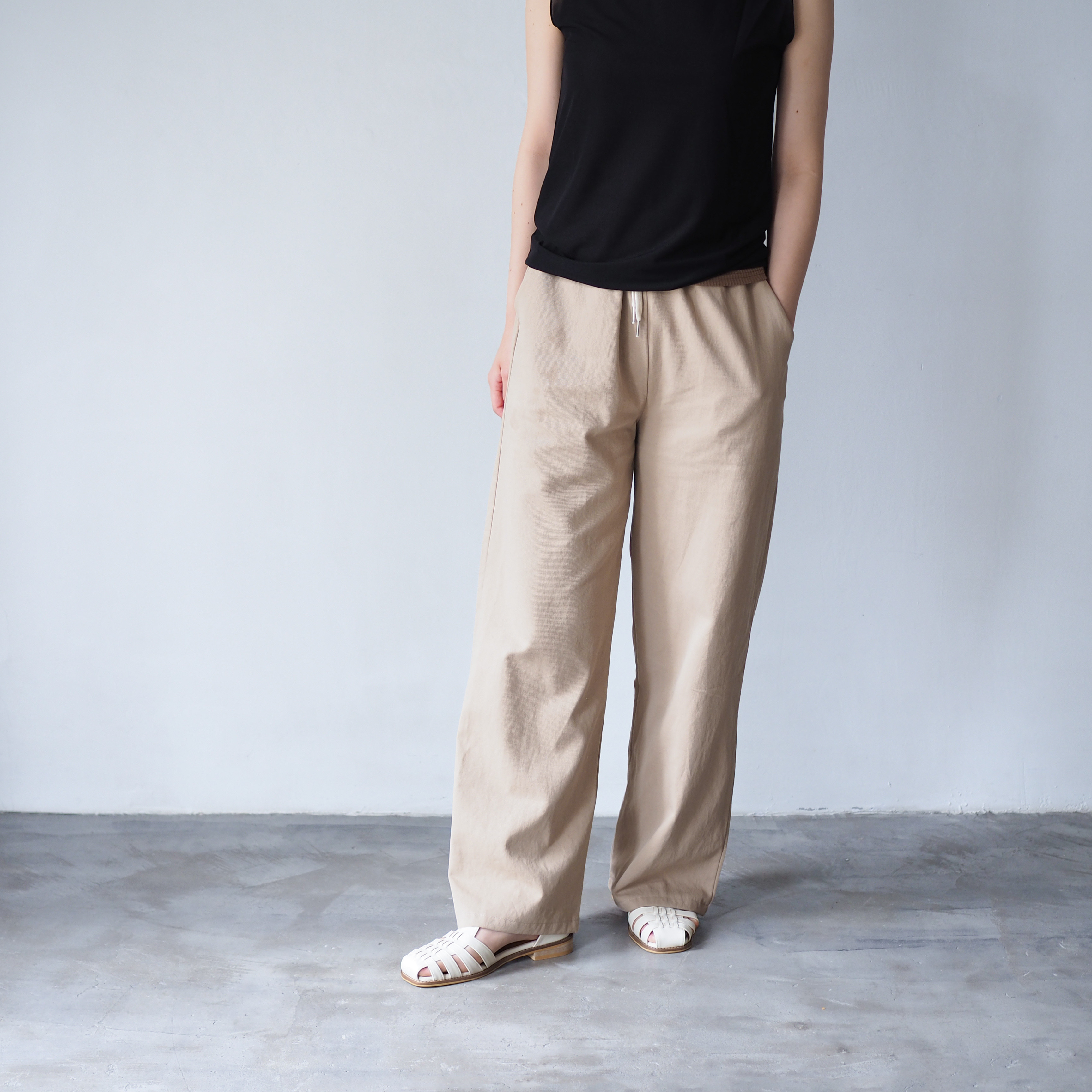 【クチューム】スウェット ポケット付き 後ろフリル アイボリー 日本製