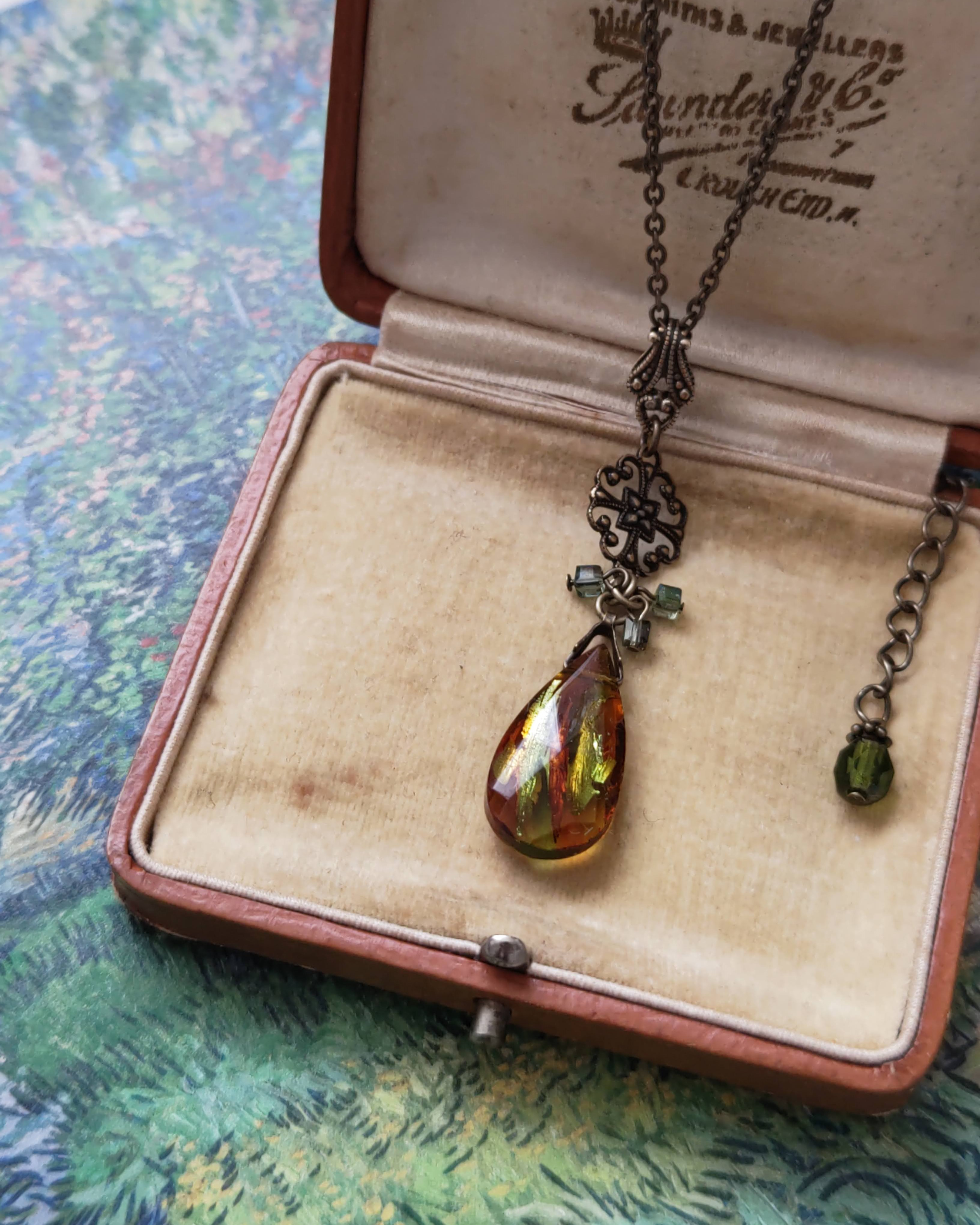 チェコガラス   グリーン＆トパーズガラス　ペンダント