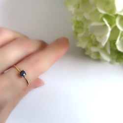 【九月生日石】精美 4 毫米“藍寶石”戒指 第12張的照片