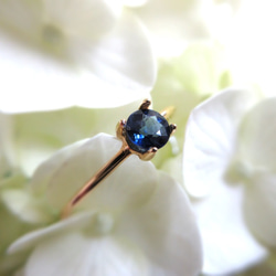 【九月生日石】精美 4 毫米“藍寶石”戒指 第10張的照片