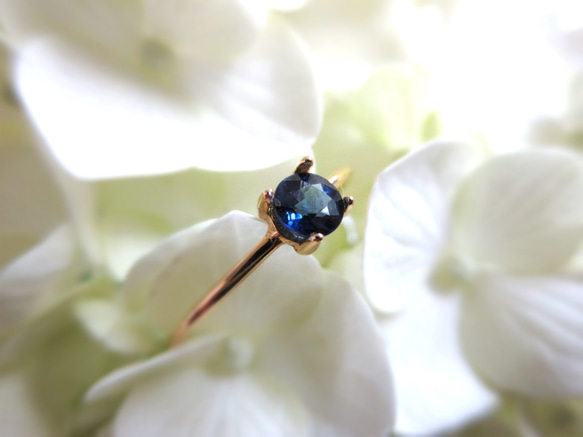 【九月生日石】精美 4 毫米“藍寶石”戒指 第10張的照片