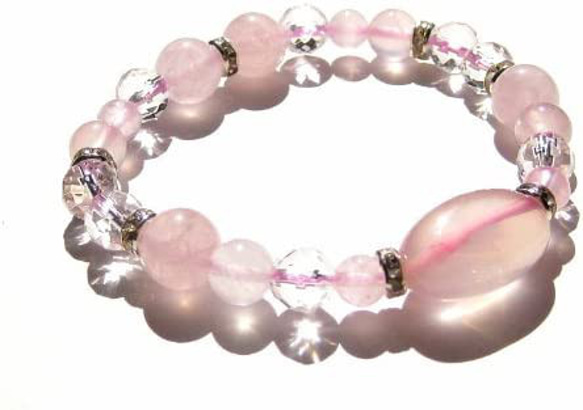 【桜の色合い 可愛らしいピンク 緩め大きめブレスレット】 ローズクォーツ 水晶 17cm 1枚目の画像