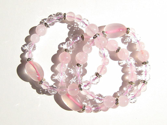 【桜の色合い 可愛らしいピンク 緩め大きめブレスレット】 ローズクォーツ 水晶 17cm 6枚目の画像