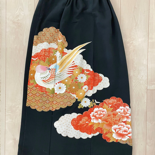 着物リメイク 黒留袖リメイク 彩りの鳥 ロングスカート 正絹 着物リメイク 黒留袖リメイク 彩りの鳥 ロングスカート 正絹