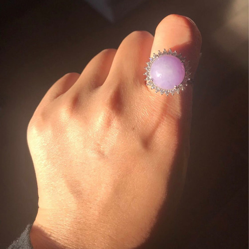 高品質❣️ミャンマー産天然本翡翠　大人らしいシンプルなリング　鑑定書付き 本翡翠指輪 リング 陽緑 天然石 無含浸 無着色 高級 希少 高品質