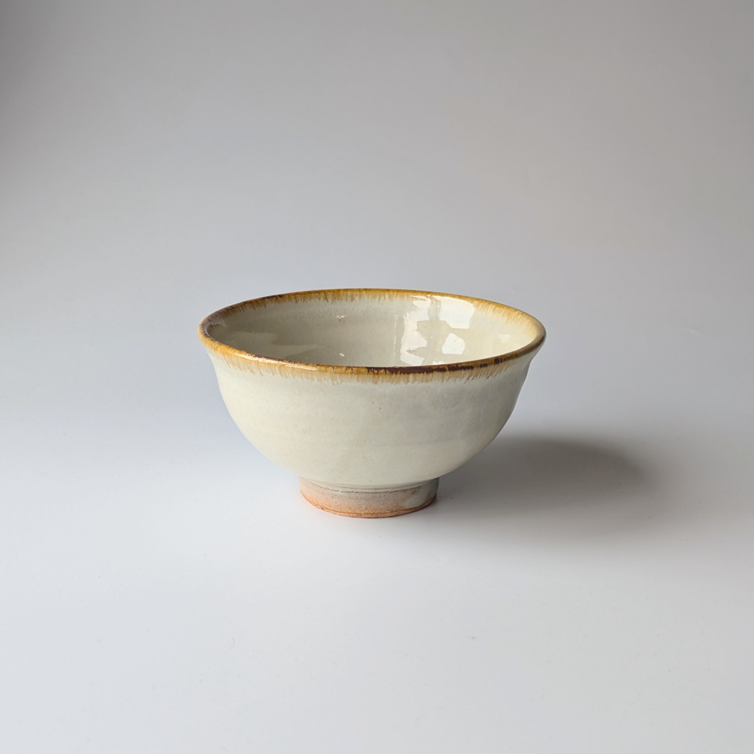 酒津焼　粉引の茶盌　桐箱付き【手仕事　民藝　和　陶器】 粉引の茶盌 桐箱付き【手仕事 民藝 和 陶器】 | iichi 日々の