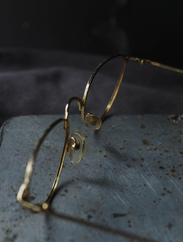 流沙金絲雕花率性圓三角形細框金屬鏡框 古董眼鏡 ltaly/glasses 第5張的照片