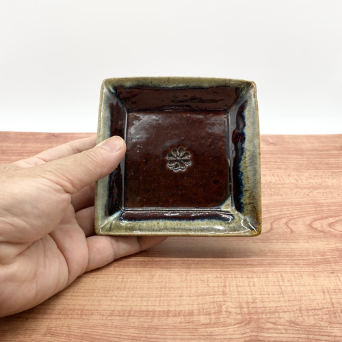 栗色の角皿 【銘々皿 小皿 手仕事 民藝 窯元 和 陶器 茶色】 小皿 酒津