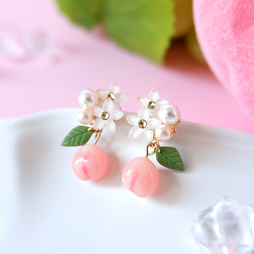 ちっちゃな桃のイヤリング、ピアス・受注制作《ピンク ピーチ 白桃