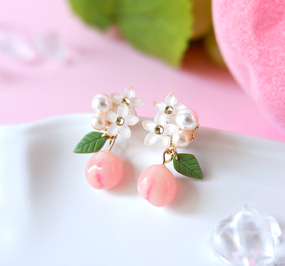 ちっちゃな桃のイヤリング、ピアス・受注制作《ピンク ピーチ 白桃  