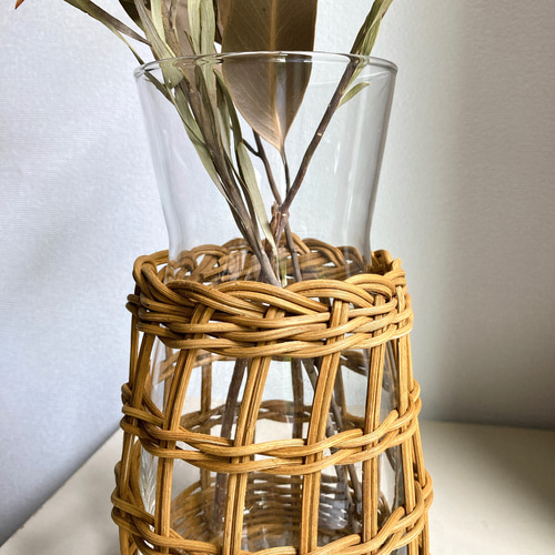 ラタンのフラワーベース（typeA）ブラウン色 一輪挿し・花瓶・花器