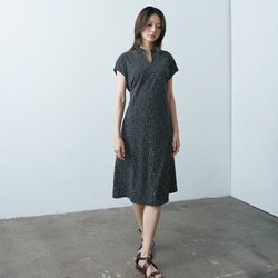 V領洋裝 - 點點印花 V neck tie-waist midi dress - Dots 第3張的照片