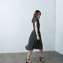 V領洋裝 - 點點印花 V neck tie-waist midi dress - Dots 第6張的照片