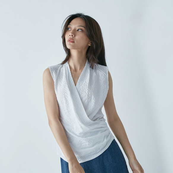 交叉背心 - 白 Wrap-effect sleeveless blouse - White 第3張的照片