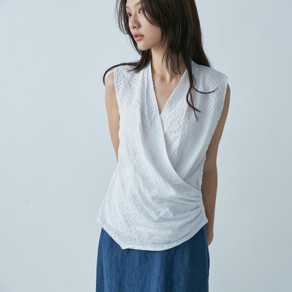 交叉背心 - 白 Wrap-effect sleeveless blouse - White 第1張的照片