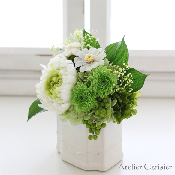 プリザーブドフラワー仏花＜スーベニア Sサイズ＞グリーン 菊 百日草 【お供え花】 3枚目の画像