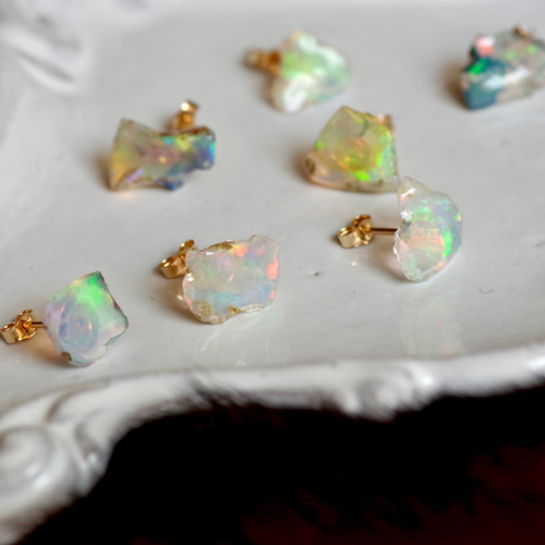 オパール 鉱物原石 ピアス / イヤリング 【金具選択可 石おまかせ