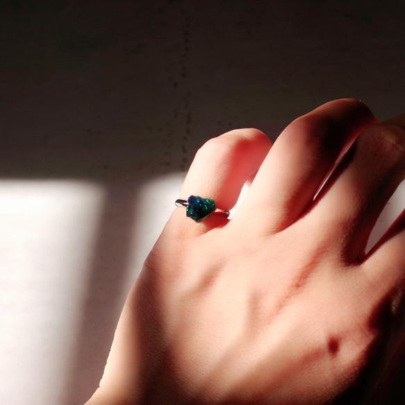 蛋白石（黑色染色煙燻）礦物寶石小指戒指 [金屬配件可用，寶石可用] 配件 第5張的照片