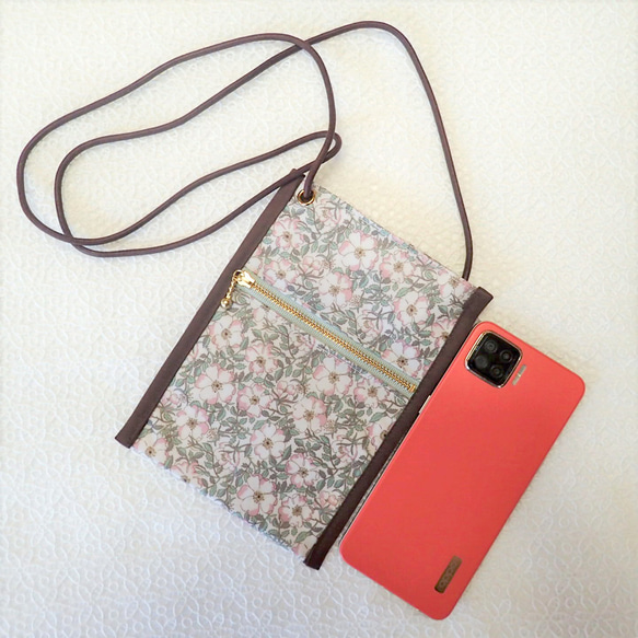 【sale】LIBERTY　スマホポシェット　＜May Morris＞ 3枚目の画像