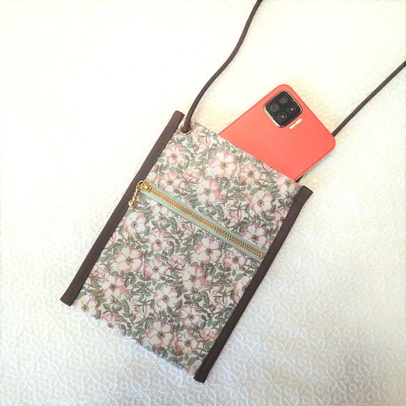 【sale】LIBERTY　スマホポシェット　＜May Morris＞ 1枚目の画像