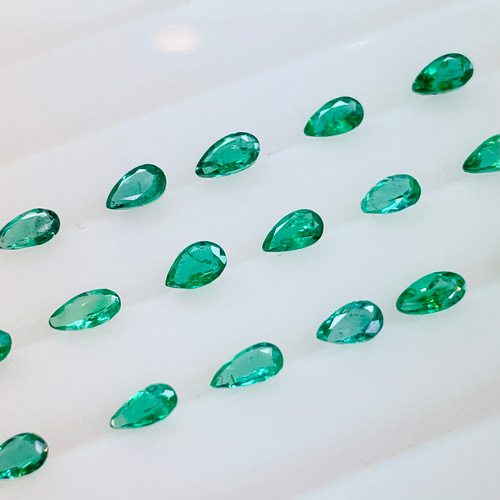 K18(18金)高品質エメラルドとモルガナイトのリング【セミオーダー