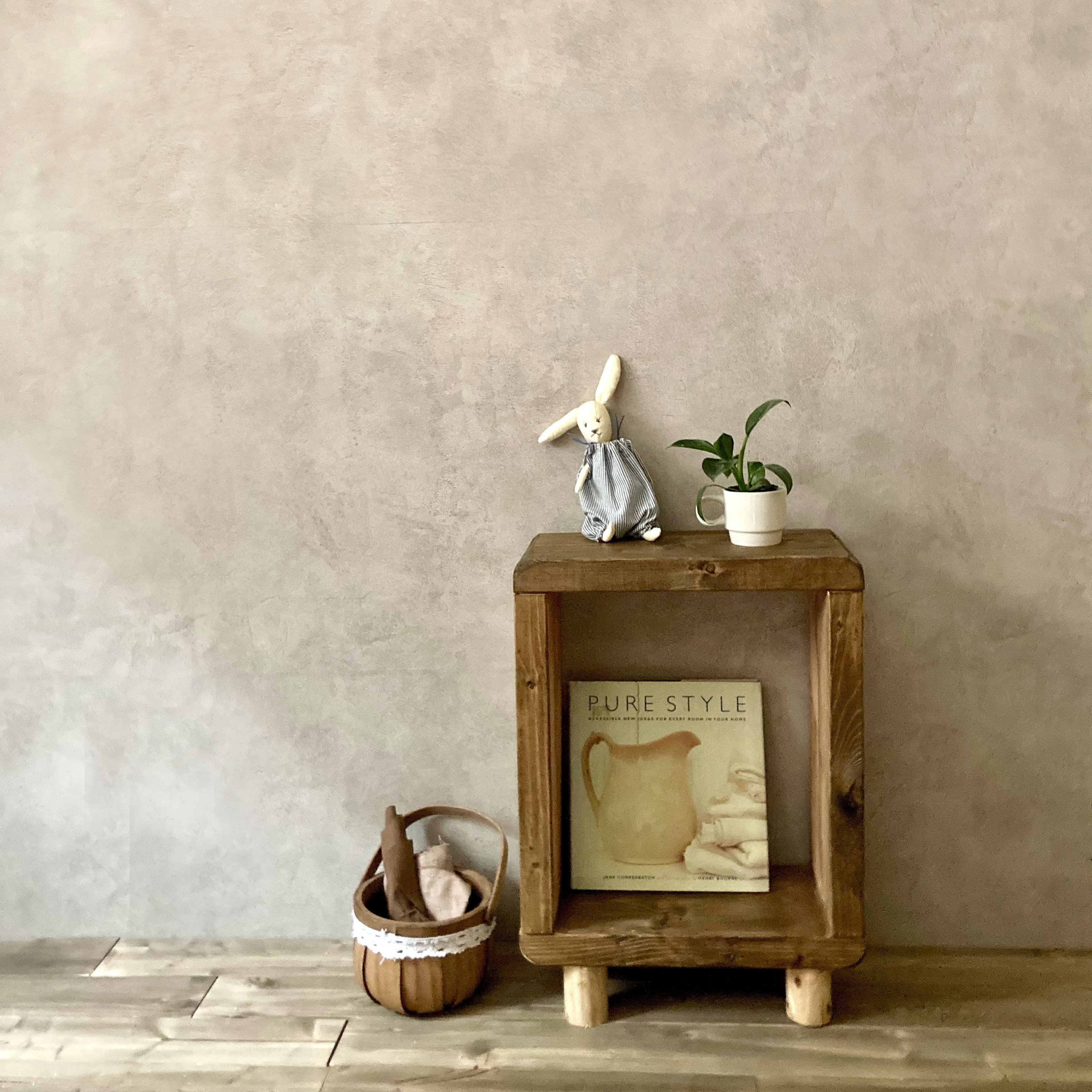 ソファーテーブル 木製　サイドテーブル　丸くてかわいい ディスプレイラック　本棚　コーヒーテーブル　ダークブラウン　縦長