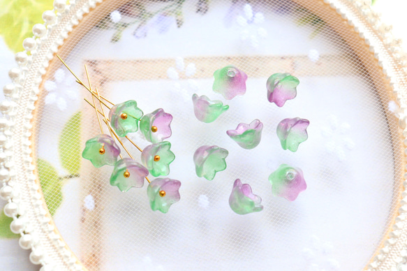 オリジナルカラー★10mmお花、すずらんのガラスビーズ　パープル×グリーングラデーション 11枚目の画像