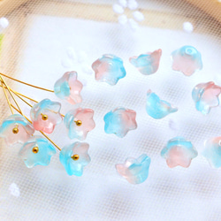 オリジナルカラー★10mmお花、すずらんのガラスビーズ　ピンク×ブルーグラデーション 3枚目の画像
