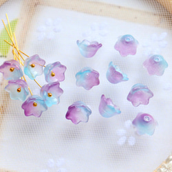 オリジナルカラー★10mmお花、すずらんのガラスビーズ　ブルー×パープルグラデーション 10枚目の画像