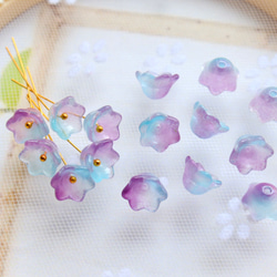 オリジナルカラー★10mmお花、すずらんのガラスビーズ　ブルー×パープルグラデーション 2枚目の画像