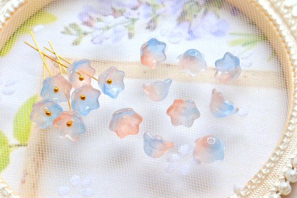 オリジナルカラー★10mmお花、すずらんのガラスビーズ　オレンジ×ブルーグラデーション 5枚目の画像