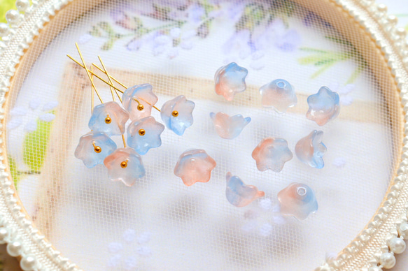 オリジナルカラー★10mmお花、すずらんのガラスビーズ　オレンジ×ブルーグラデーション 4枚目の画像