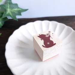 お花を持つ子猫のラバースタンプ　はんこ　ゴム印 3枚目の画像