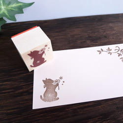 お花を持つ子猫のラバースタンプ　はんこ　ゴム印 5枚目の画像