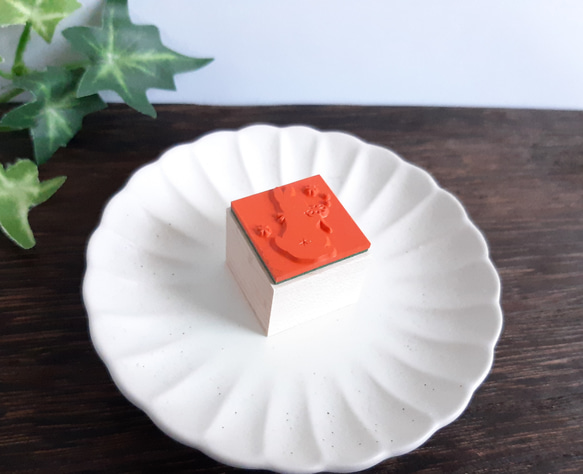 お花を見つめるうさぎのラバースタンプ　はんこ　ゴム印 4枚目の画像